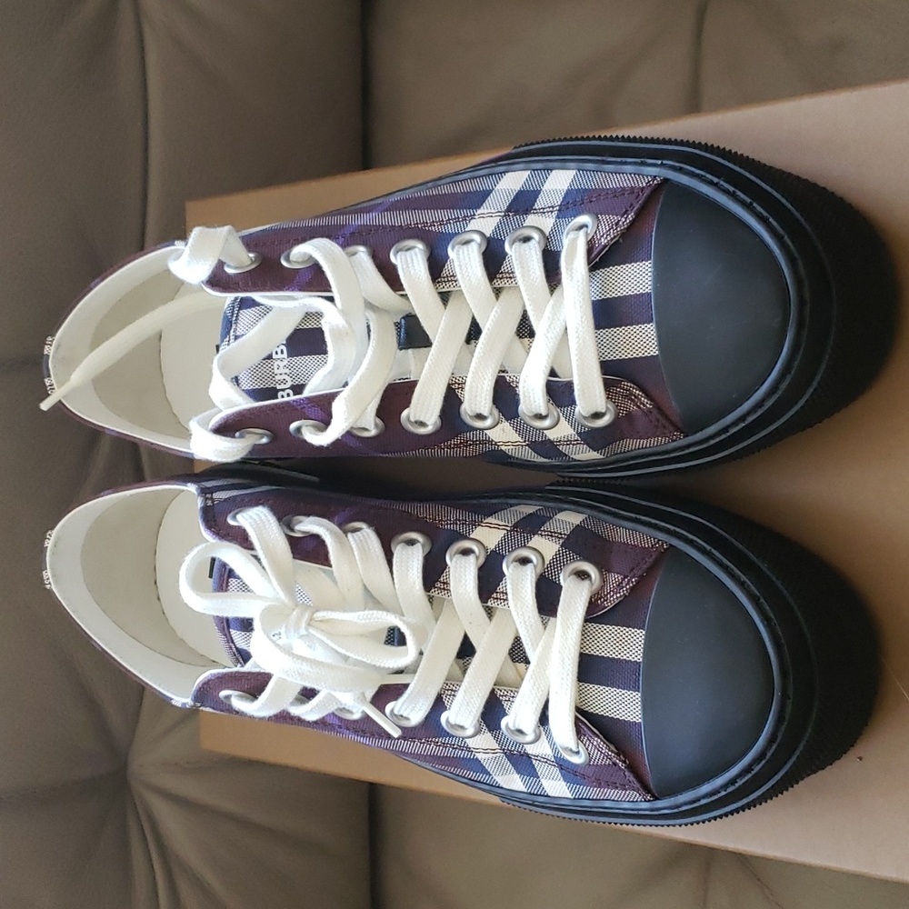 Burberry Sneaker Eur size 40 Purple checkered